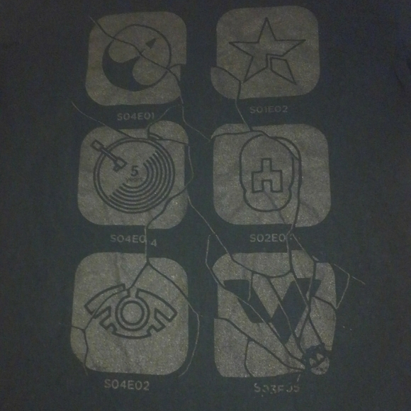 📺 Black Mirror 🔥 Netflix Shirt Lootcrate 📺 TV Show Miley Cyrus Future Robot - Picture 2 of 10